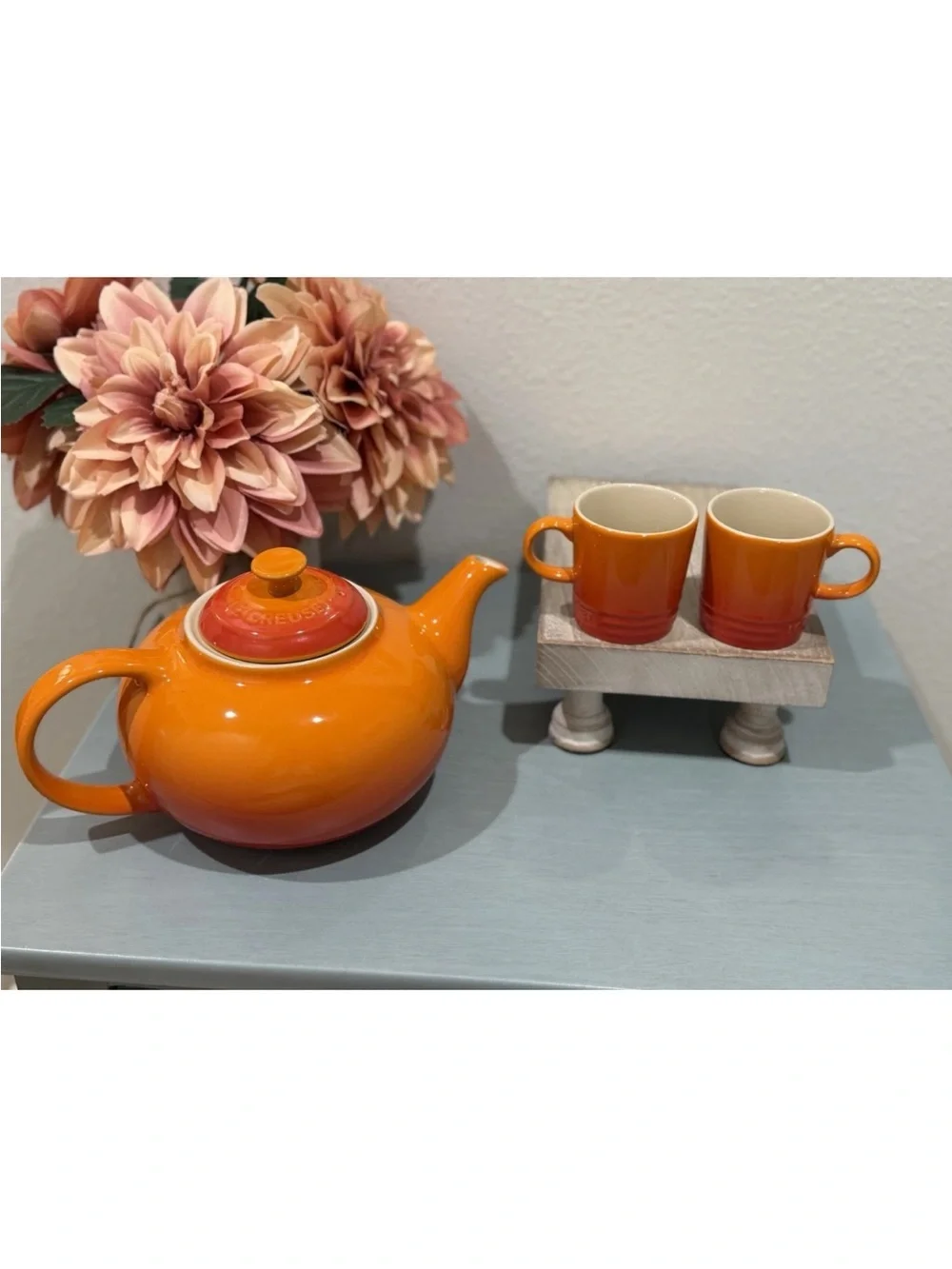 Le Creuset Flame 1.3L Classic Teapot & 2x 100ml Espresso Mugs Seconds- NEW